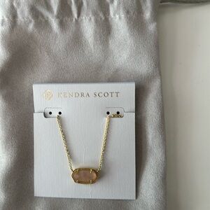NWT Kendra Scott Elisa Gold Pendant Necklace in Rose Quartz